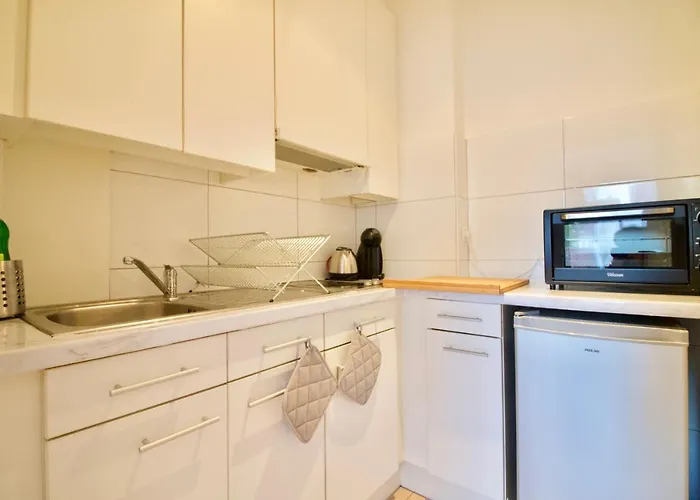 Amazing & Cosy Studio Perfect Location \'Stephanie-Louise Area\'