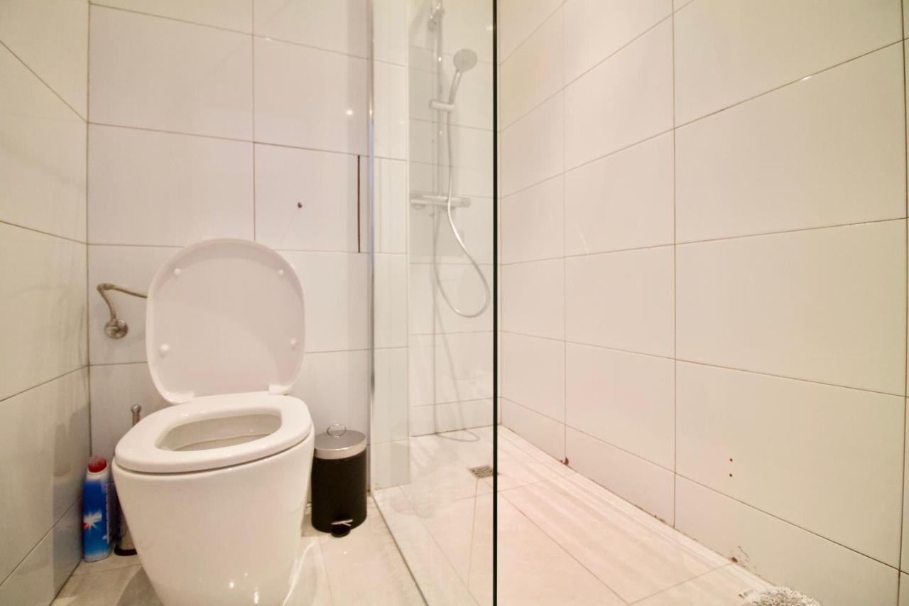 Amazing & Cosy Perfect Location 'stephanie-louise Area' *